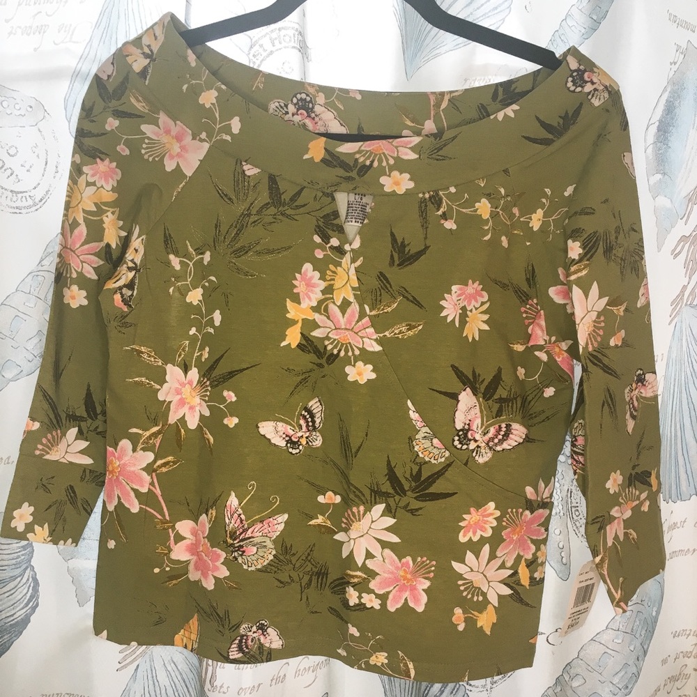 5 for $50!!! Powerline long-sleeved top, size Large.